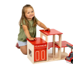 Feuerwache mit Kind hinten. Bätz